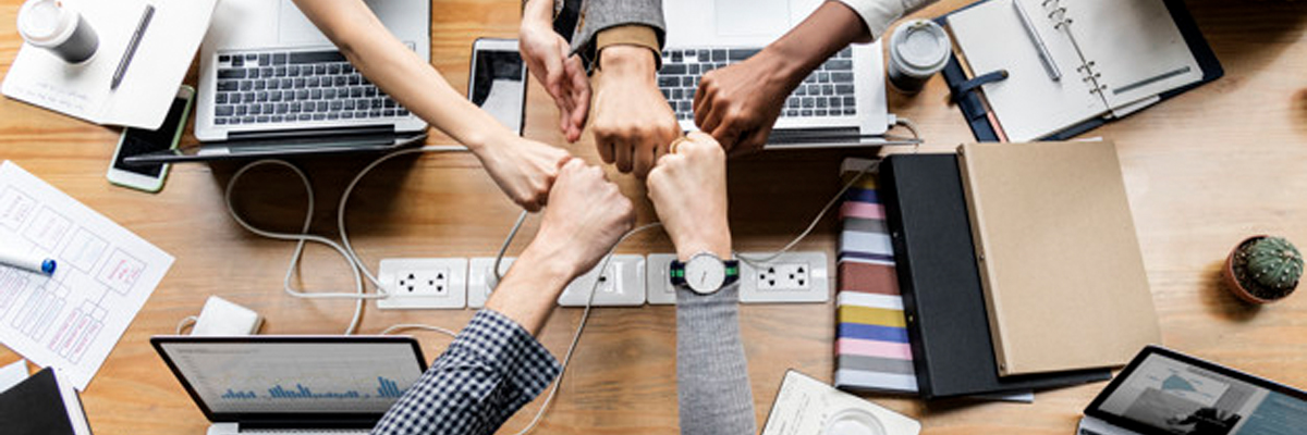 picture showing volunteers working together